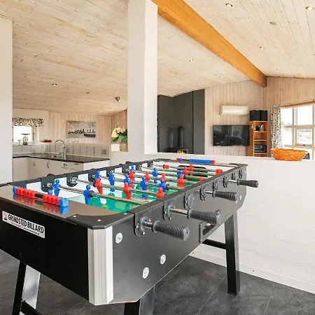 Three-bedroom Holiday In 2 *