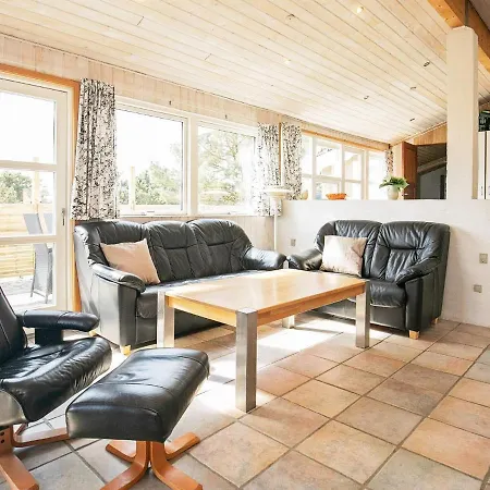 Three-bedroom Holiday In 2 * Vejers Strand