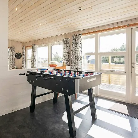 Three-bedroom Holiday In 2 Vejers Strand