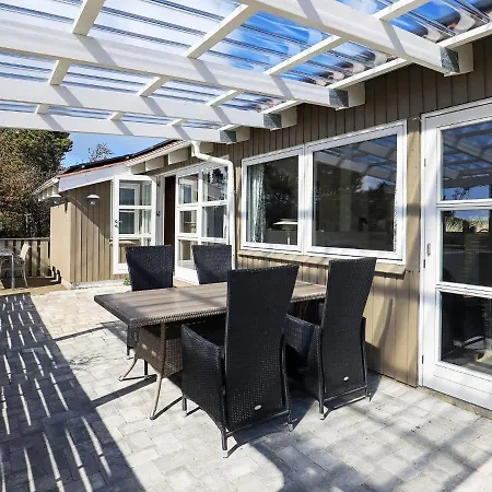 Three-bedroom Holiday In 2 * Vejers Strand