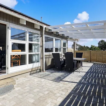 Three-bedroom Holiday In 2 * Vejers Strand